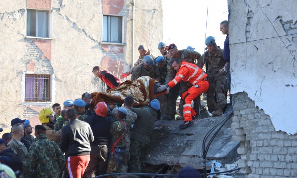 30 BG спасители заминали за Албания след труса
