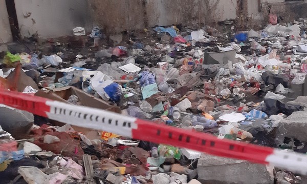 Стотици килограми опасни отпадъци край Луковит