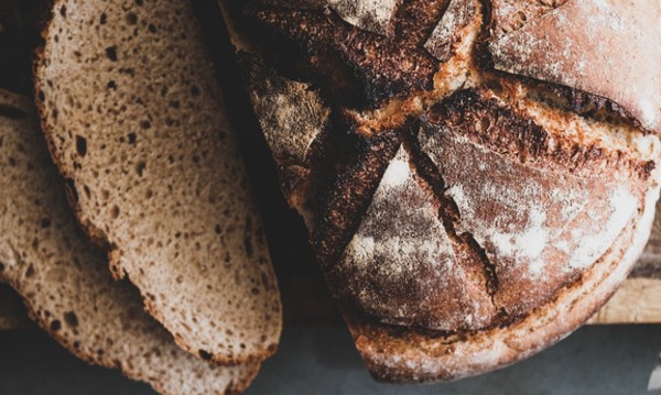 Рецептата Dnes: Пълнозърнест хляб със сода и розмарин