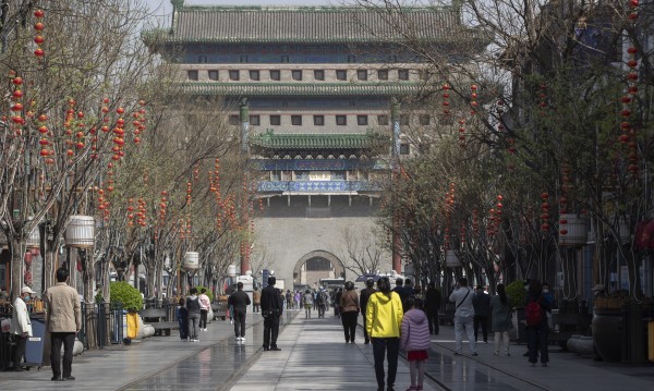  Китай утихна за 3 минути, почете жертвите от вируса