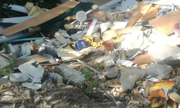 Полицията в Перник откри документи, изхвърлени на сметище 