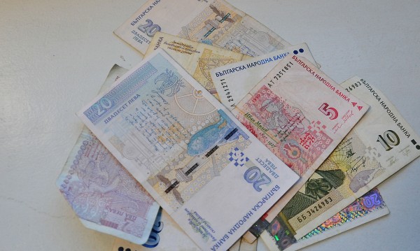 Ученички от Попово намериха плик с пари и го предадоха