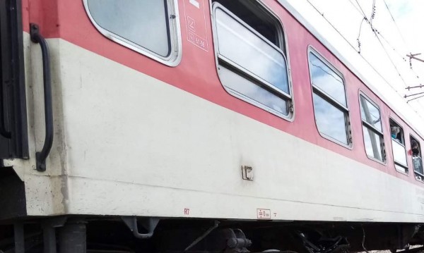 Влак прегази 23-годишна жена, лежала на релсите