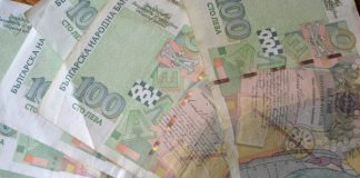 Предлагат минимален стаж за платен отпуск 4 месеца