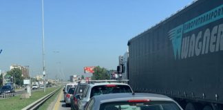 Тежка катастрофа между автобус и кола блокира „Цариградско шосе“