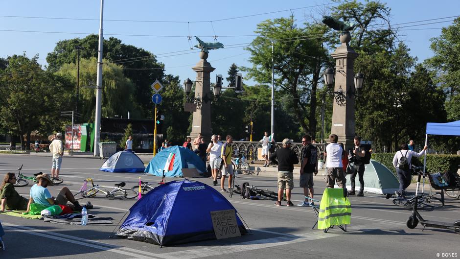 Протестиращи обмислят разширяване на стачките и затваряне на нови кръстовища в столицата