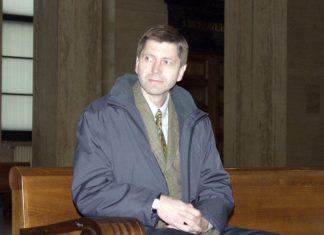 До ден днешен се питам: Страх ли го е било, че ще го убият, та не се изправи по тв и да каже на народа истината?