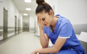 Скандално безхаберие и хаос: Уволняват медсестри насред пандемията!