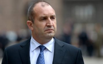 Радев: Борисов не се трогна за битите български протестиращи, прави се на радетел за демокрация