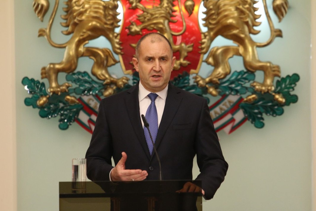 Радев: Безочие е Борисов да говори за отлагане на изборите, до края на януари ще издам указ