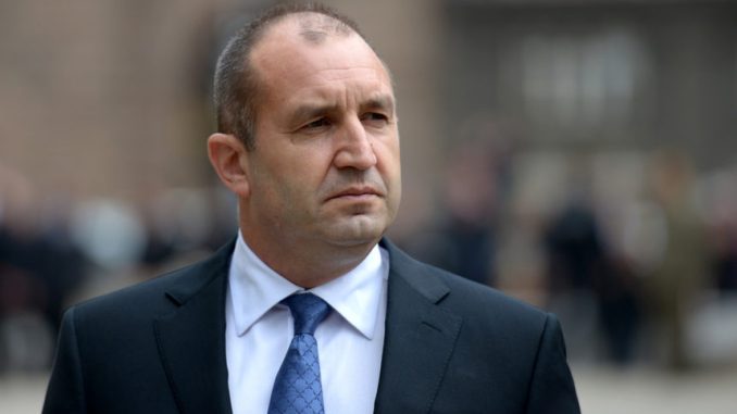 Радев: Борисов не се трогна за битите български протестиращи, прави се на радетел за демокрация