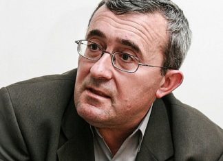 Слатински: Няма сила, която да ме накара да имунизирам майка ми с АЗ!
