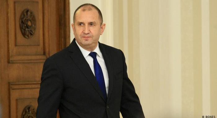 Радев: Примерът на бившия премиер да се крие с отпуски е заразен, те са верни на Борисов