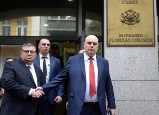 Сензационно! Изплуват лица от списъка на 38-те! Паника тресе шайката