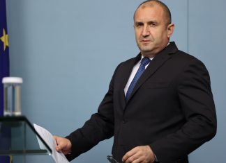 Радев: Българите за пореден път ще изнесат кризата на собствения си гръб Радев: Българите за пореден път ще изнесат кризата на собствения си гръб