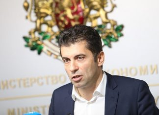 Аз, Кирил Петков, приемам решението на КС. Заставам с високо вдигната глава пред Вас и заявявам