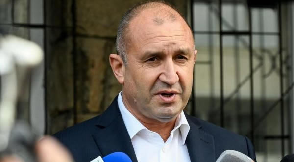  Румен Радев: “Ако аз управлявах България мога да удвоя пенсиите и заплатите веднага“