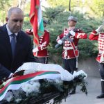 Президентът и вицепрезидентът поднесоха цветя пред Паметника на незнайния воин по случай 9 май