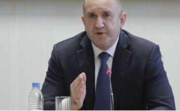 Съветник на Румен Радев: Трябва ново правителство, което да овладее съсипията след Киро