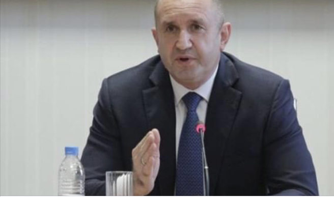 Съветник на Румен Радев: Трябва ново правителство, което да овладее съсипията след Киро