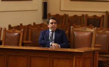 Асен Василев връща мандата на Радев като неизпълнен, не можа да осигури 121 депутати?!