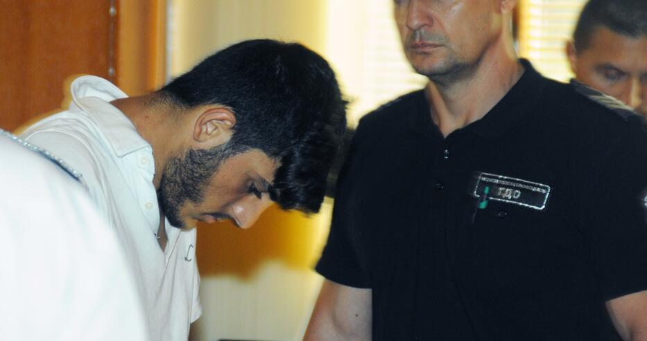 Хората в съда са учудени: Изглежда ли ви Омар на 15-годишен? И къде е учил да шофира… СНИМКИ