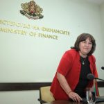 Министър Велкова в доклад: Парите на държавата свършват, някои основни разходи за тази и следващата година са под въпрос