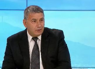 Каква е истината, която крият тези маскари?