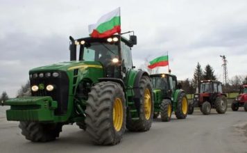 Земеделието ни е пред колапс заради вноса на украинско зърно: земеделският министър в писмо до ЕК