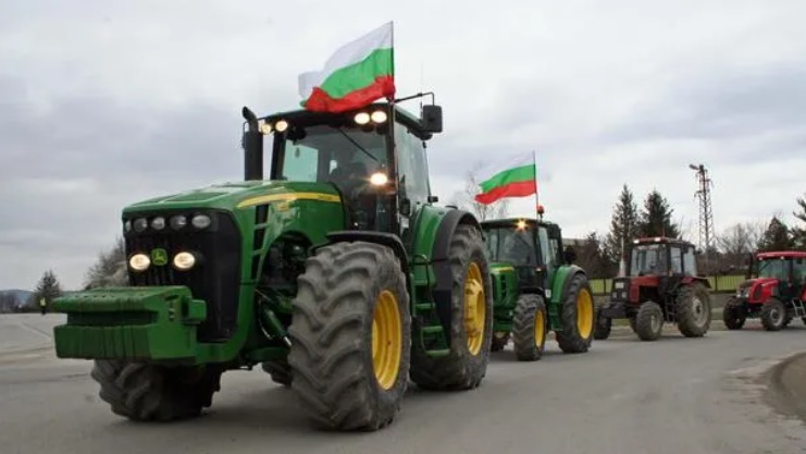 Земеделието ни е пред колапс заради вноса на украинско зърно: земеделският министър в писмо до ЕК