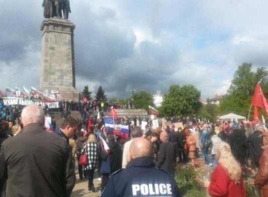 Шествие „Безсмъртният полк“ се проведе в центъра на София, въпреки забраната
