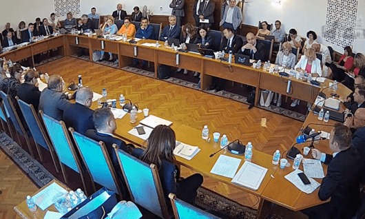 Мачкат Конституцията: Правната комисия в НС отхвърли референдума на „Възраждане“ за запазване на лева