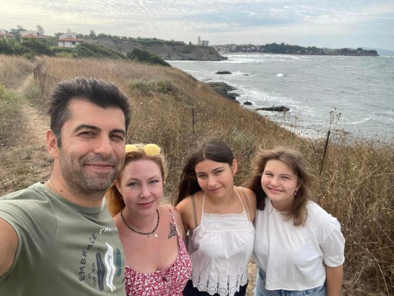 Киро Петков мобилизира Линда, децата и Гошо Господинов в отчаян кризисен пиар от „Корал“