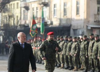 НАКЪДЕ, ГОСПОДА ОФИЦЕРИ?