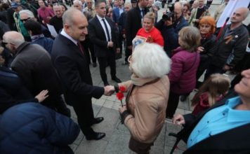 Румен Радев поздрави "Безсмъртния полк", шествието се проведе въпреки забраната на Терзиев