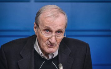 Доц. Валентин Вацев: Петата българска държава си отива с хленчене и писъци на плъх