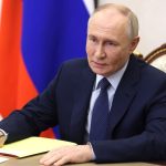 Млади хора, които си позволяват да мислят, вместо да гледат безумните предавания, които им пробутвате в поръчковите си телевизии. Няма как да пренапишете историята, другари, тя е доста кървава