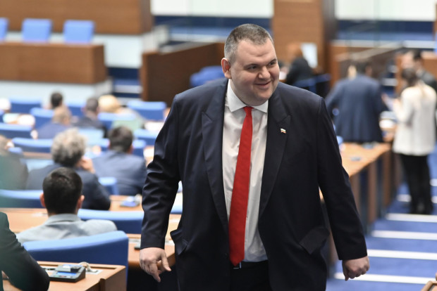Евроатлантик №1 с рязък завой! Ние сме против подпомагане на Украйна, всичко трябва да е за България, отсече Пеевски