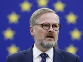 Чешкото правителството отказва да определи дата за приемане на еврото: Не сме готови!