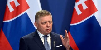 Премиерът на Словакия Роберт Фицо заяви днес, че ще присъства на честванията на Деня на победата в Москва на 9 май и че категорично се противопоставя на предупреждението на върховния представител на ЕС по външните работи Кая Калас, европейските лидери да не участват в събитието. Това заяви той чрез акаунта си в социалната платформа X. “Върховният представител на ЕС по въпросите на външните работи Калас предупреждава лидерите на ЕС да не участват в честванията на Деня на победата в Москва през май … Отивам в Москва на 9 май… Г-жо Калас, бих искал да Ви информирам, че аз съм легитимният министър-председател на Словакия – суверенна държава. Никой не може да ми казва къде трябва или не трябва да пътувам. Ще пътувам до Москва, за да отдам почит на хилядите войници от Червената армия, загинали при освобождението на Словакия. Както и на милионите други жертви на нацисткото безчинство. Точно както отдадох почит на жертвите на десанта в Нормандия или Тихия океан, или както ще отида и ще отдам почит на пилотите от Кралските военновъздушни сили. И ви напомням, че като един от малцината в ЕС постоянно съм говорил за необходимостта от мир в Украйна и не съм сред пламенните поддръжници на продължаването на тази безсмислена война. Думите на Калас са неуважителни и аз се противопоставям на тях”, написа Фицо. По-рано Калас заяви, че ЕС е уведомил страните кандидатки за членство в ЕС, че не приветства участието им в парада на 9 май в Москва. “Предупреждението и заплахата на Кая Калас са неуважителни и аз категорично се противопоставям“, обяви словашкият премиер. Той заяви, че Калас е предупредила лидерите на страните-членки на ЕС да не участват в празненствата за Деня на победата през май в Москва, като е предупредила, че “подобно участие няма да бъде прието леко” в Брюксел.