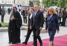 Български и руски знамена пред Паметника на Незнайния войн, Радев поднесе цветя / СНИМКИ