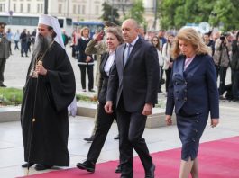 Български и руски знамена пред Паметника на Незнайния войн, Радев поднесе цветя / СНИМКИ
