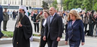 Български и руски знамена пред Паметника на Незнайния войн, Радев поднесе цветя / СНИМКИ