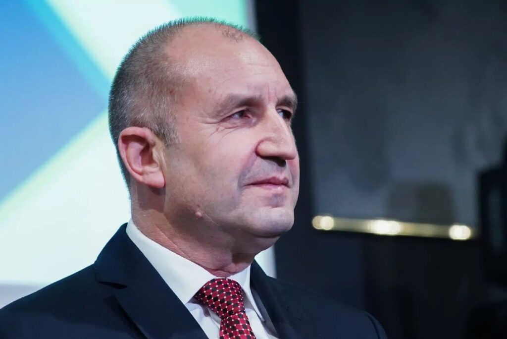 ТОПНОВИНА: Радев внася предложение в парламента за референдум за еврото
