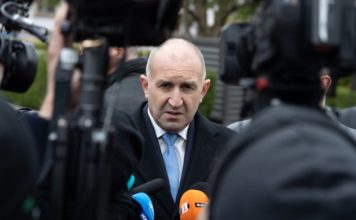 Президентът: Самозвани експерти се опитаха да обвинят в държавна измяна хората с пагони
