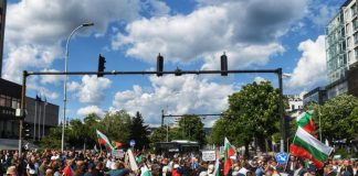 Започва се: Първи протести против присъединяването към еврозоната блокираха 16 локации в страната