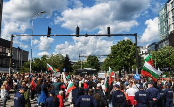 Започва се: Първи протести против присъединяването към еврозоната блокираха 16 локации в страната