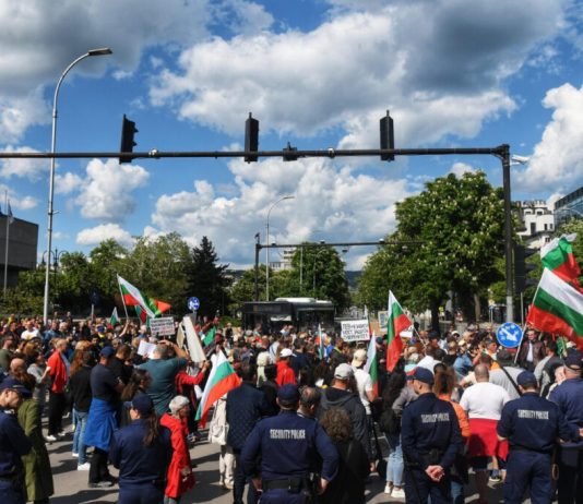 Започва се: Първи протести против присъединяването към еврозоната блокираха 16 локации в страната