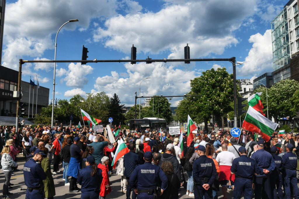 Започва се: Първи протести против присъединяването към еврозоната блокираха 16 локации в страната