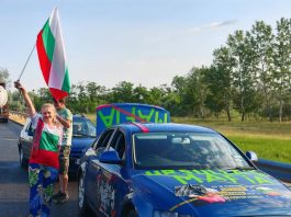 Унгарски полицаи подкрепиха българското автошествие срещу еврото на път към Брюксел, мотошествия от Румъния и Сърбия също се присъединяват